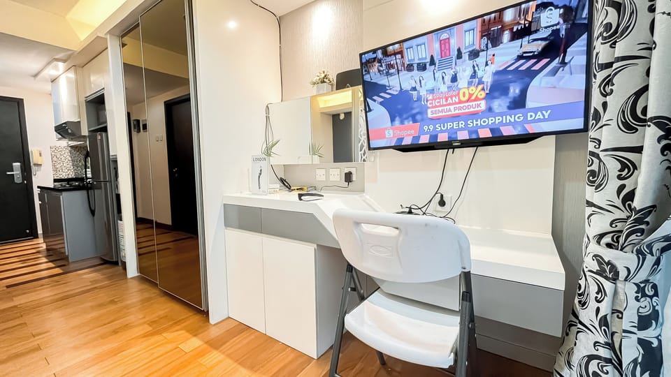 Deluxe Apartment | Private kitchen | Cookware/dishes/utensils