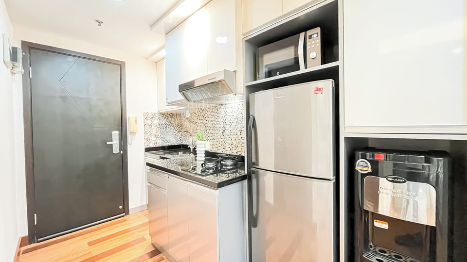 Deluxe Apartment | Private kitchen | Cookware/dishes/utensils