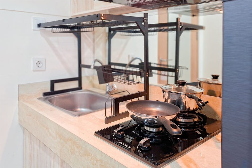 Standard Apartment | Private kitchen | Cookware/dishes/utensils