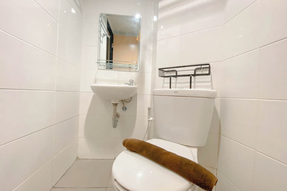 Deluxe Apartment | Bathroom | Shower, free toiletries, towels