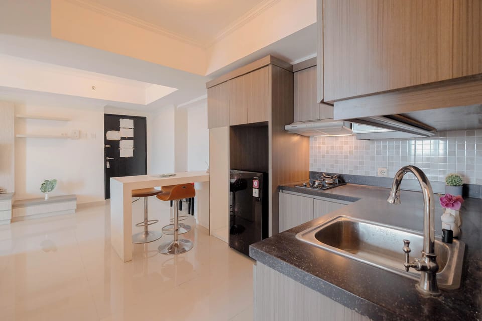 Deluxe Apartment | Private kitchen | Stovetop, cookware/dishes/utensils