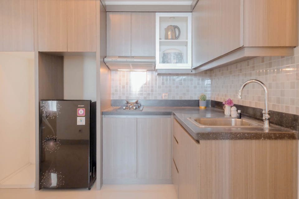 Deluxe Apartment | Private kitchen | Stovetop, cookware/dishes/utensils