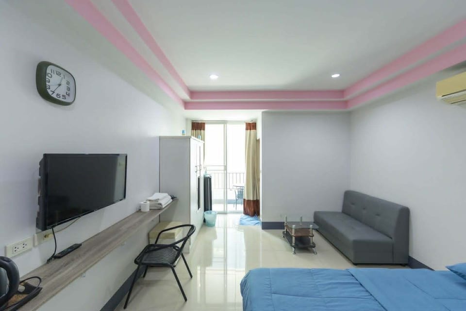 Standard Double Room | Desk, free WiFi, bed sheets
