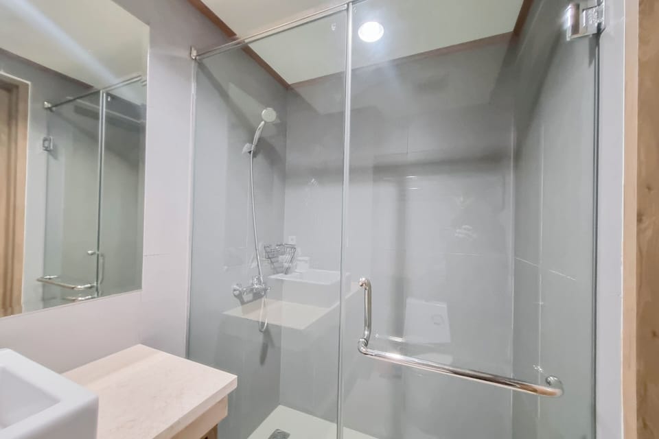 Standard Apartment | Bathroom
