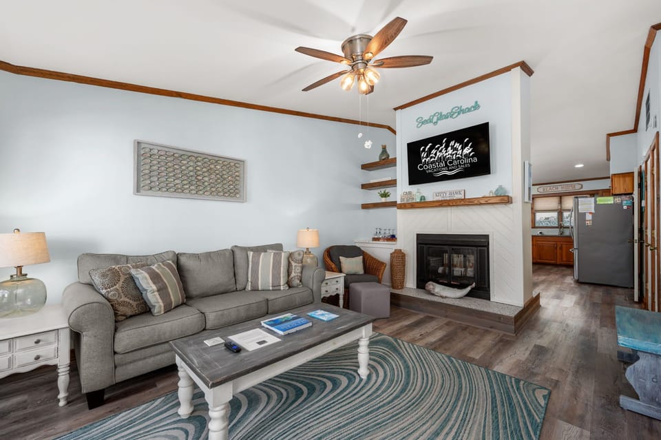 SDG2: Sea Glass Shack | TL Living Area - Sleep Sofa, Deck Access (Fireplace not for guest use)