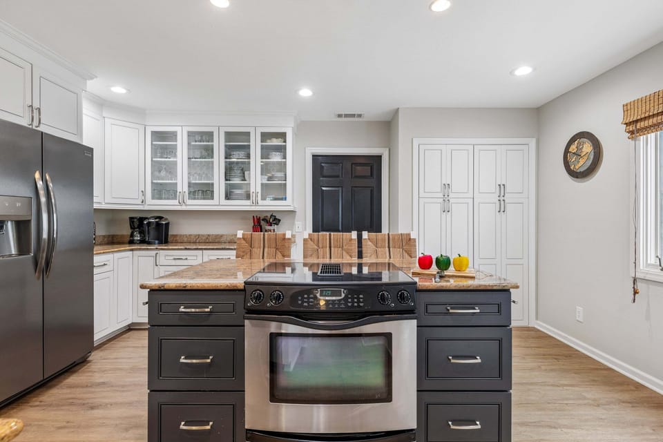 Beautiful kitchen island to create wonderful meals!