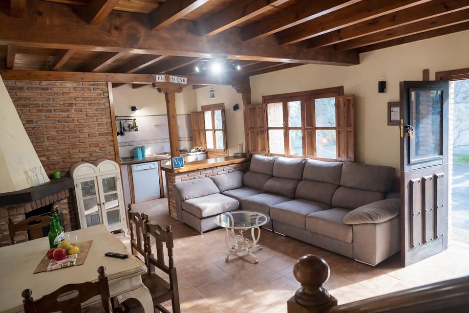 Communal lounge/ TV room,Kitchen or kitchenette,Living room,Lobby or reception,Dining area