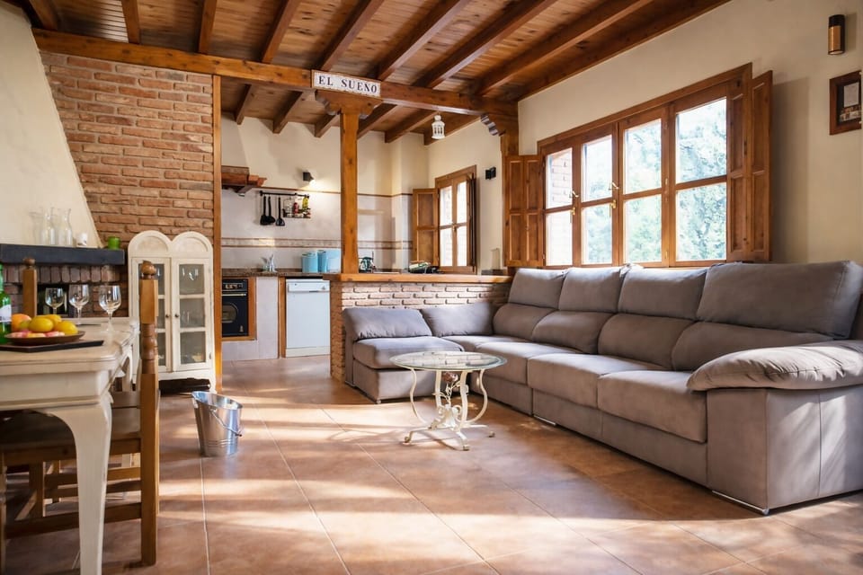 Communal lounge/ TV room,Kitchen or kitchenette,Living room,Dining area