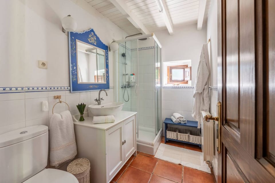 Shower,Bathroom,Floor plan