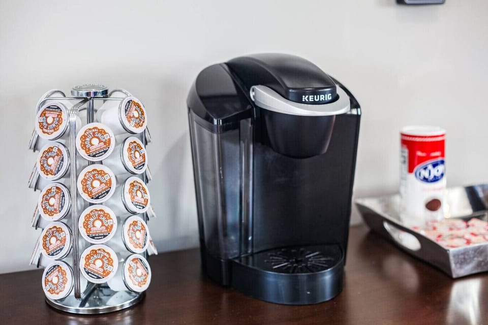 Coffee bar with complimentary coffee and sugar, the perfect start to the day!