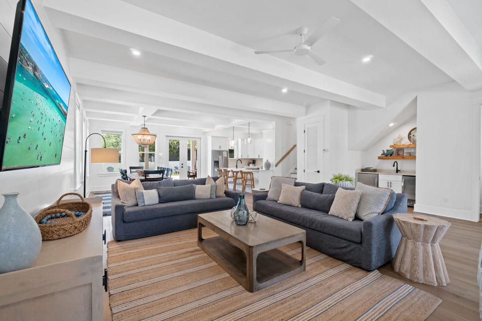 Beautiful Open Concept Living Room - Plenty of Seating for All