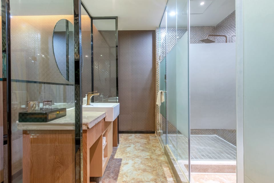 Elite Double Room, No Windows | Bathroom | Shower, rainfall showerhead, free toiletries, hair dryer