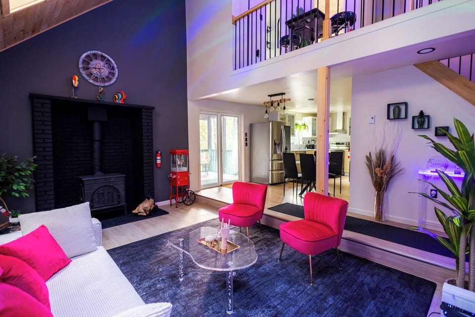 Living room with fireplace 