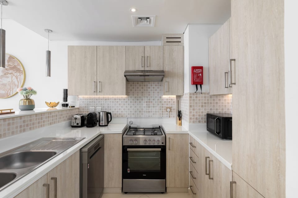 Deluxe Apartment, Sea View | Private kitchen | Coffee/tea maker, electric kettle, toaster, paper towels