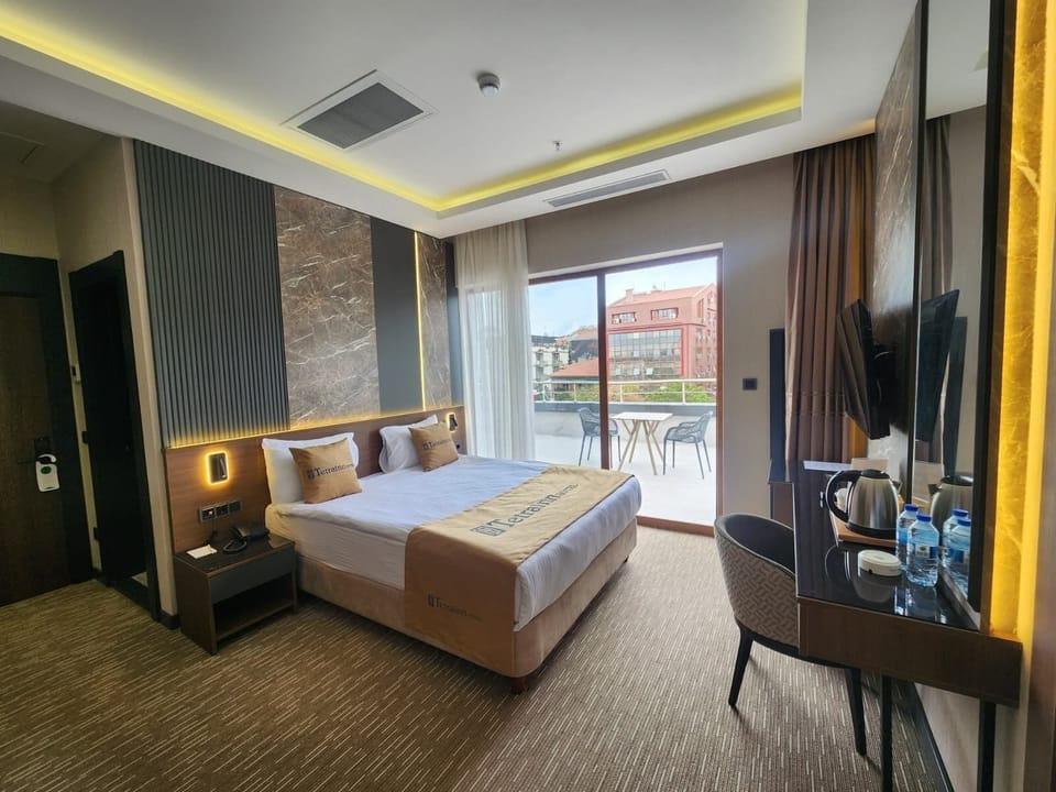 Deluxe Double Room | Desk, free WiFi