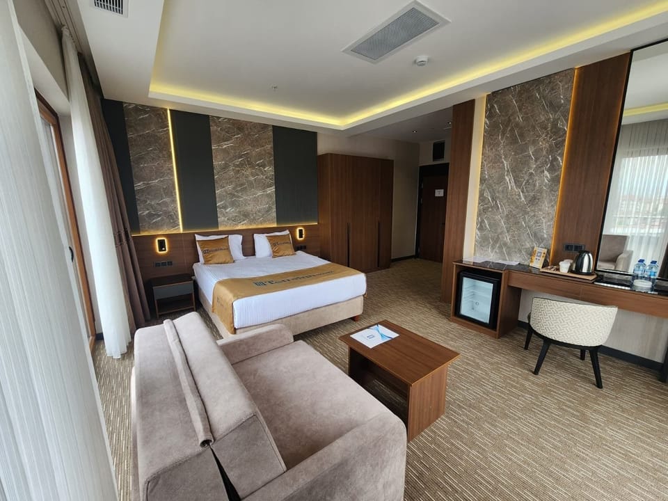 Deluxe Double Room | Desk, free WiFi
