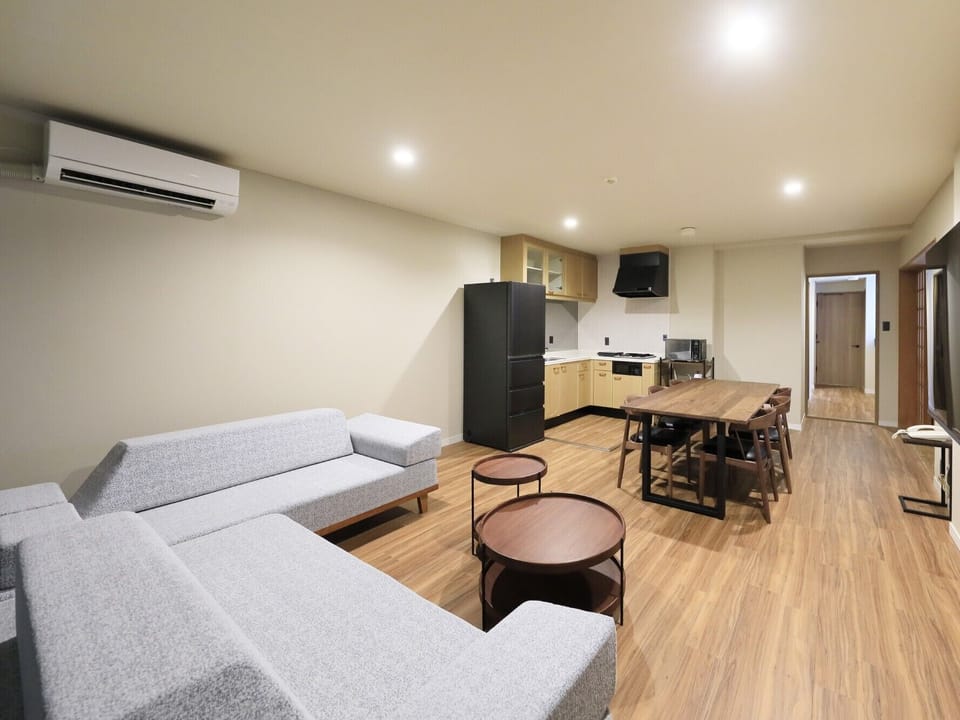 Deluxe Room - 85 sqm with 6 Beds | WiFi (free), bed sheets
