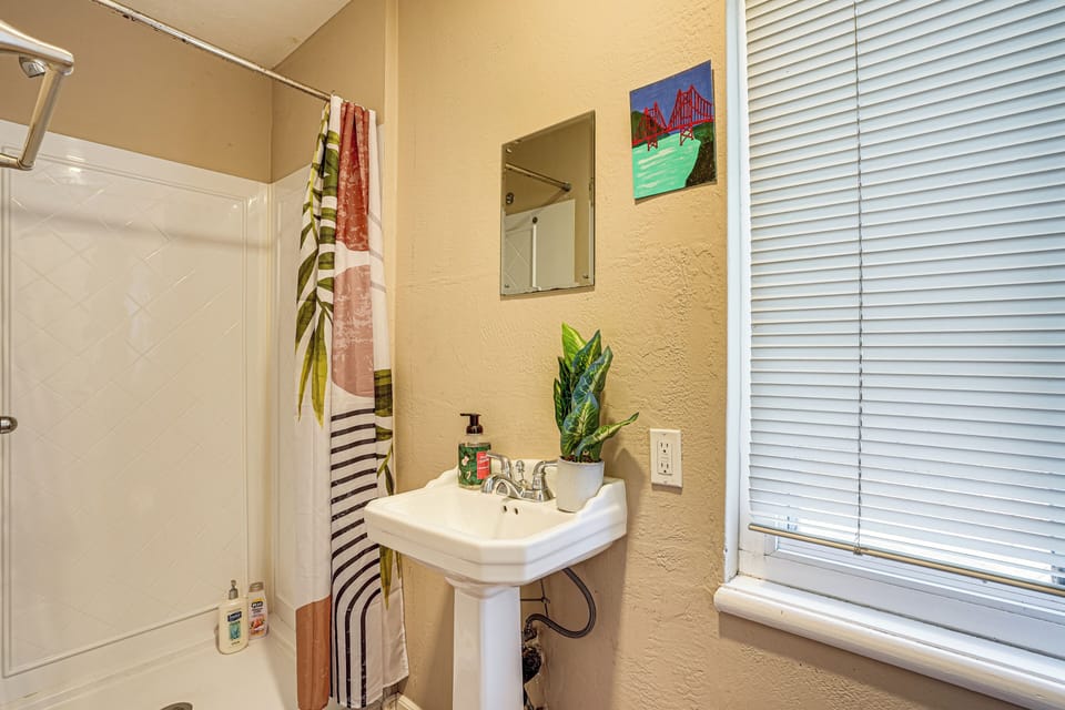 Full Bath | Complimentary Toiletries | Towels Provided