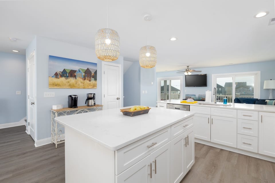 Gorgeous island where you can be the center of the gathering- looking left out to the ocean and right out to the Intracoastal waterway 