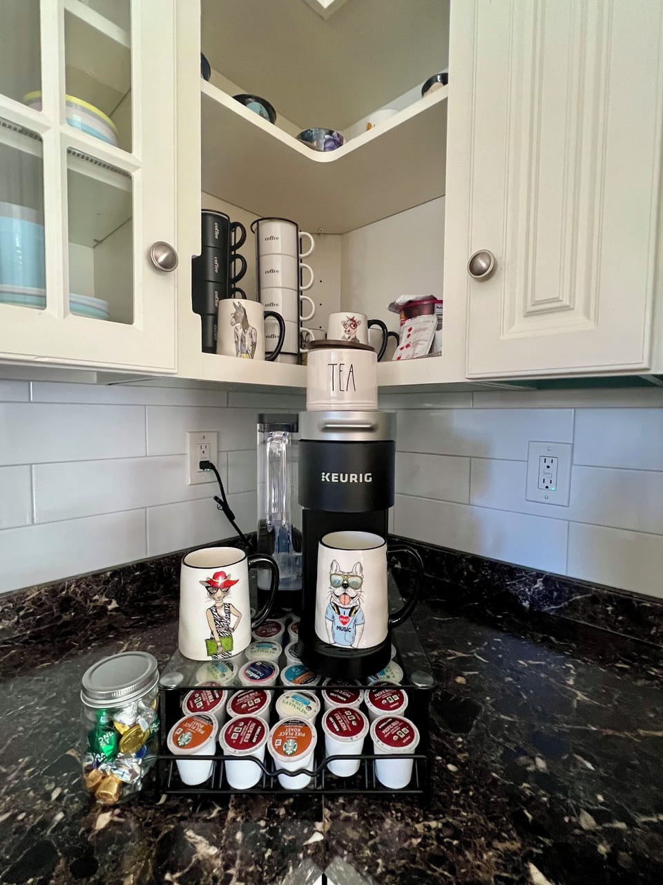 Keurig coffee maker w/pods