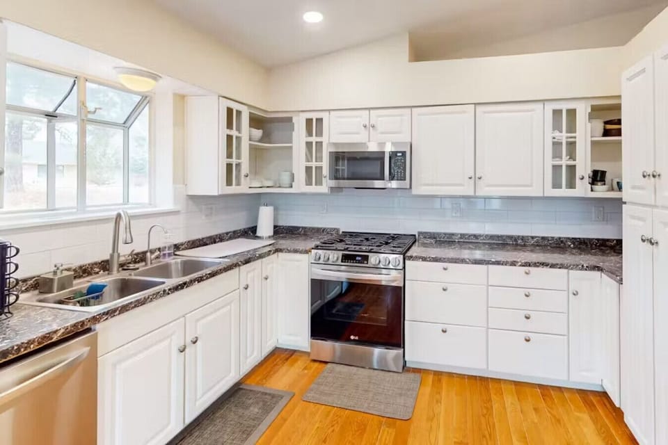 Fully equipped kitchen