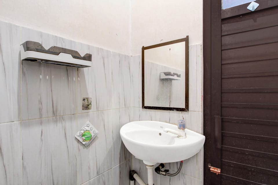 Standard Double Room | Bathroom | Towels
