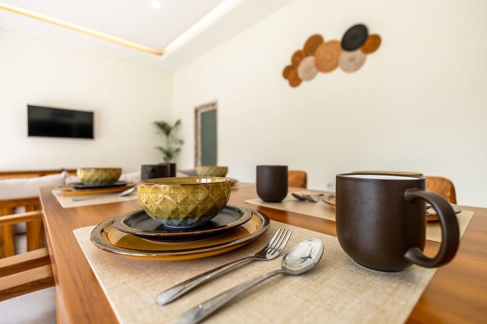 Classic Villa, 2 Bedrooms, Non Smoking, Private Pool | Dining room