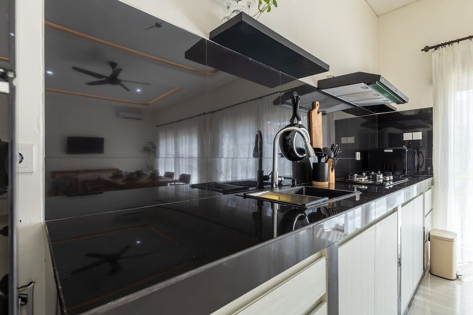 Classic Villa, 2 Bedrooms, Non Smoking, Private Pool | Private kitchen | Microwave, cookware/dishes/utensils