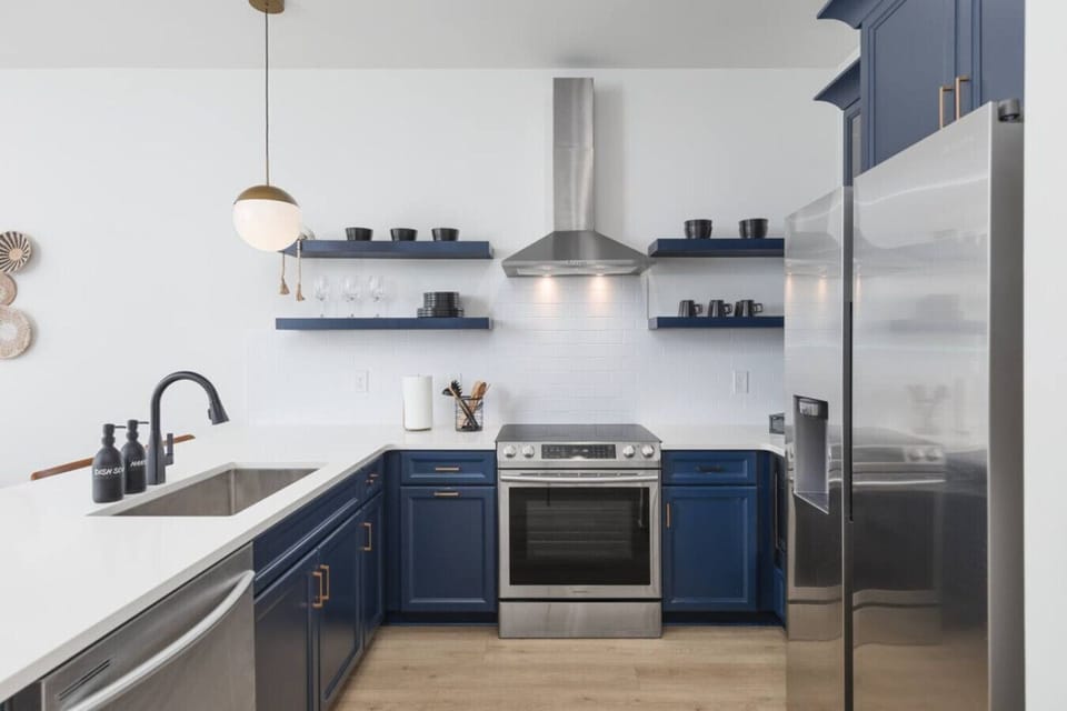 Condo 1 - Fully-equipped kitchen with high-end appliances, suitable for any chef! Keurig and plenty of K-Cups available for your morning routine.