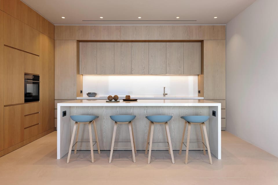 The fully equipped kitchen includes modern, high-end appliances, ensuring a smooth and stress-free self-catered holiday