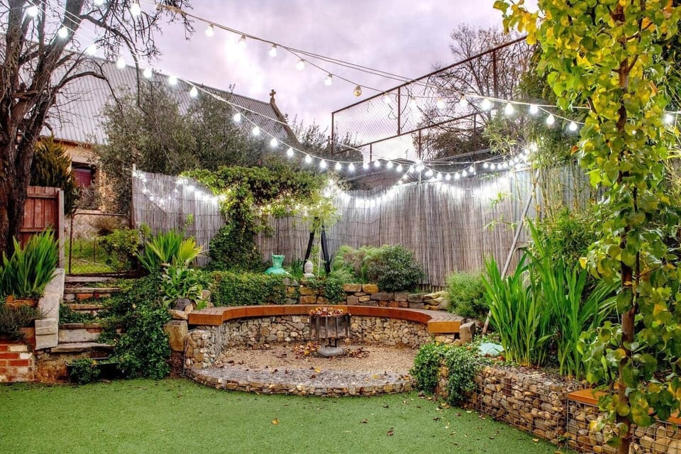 Outdoor fire pit