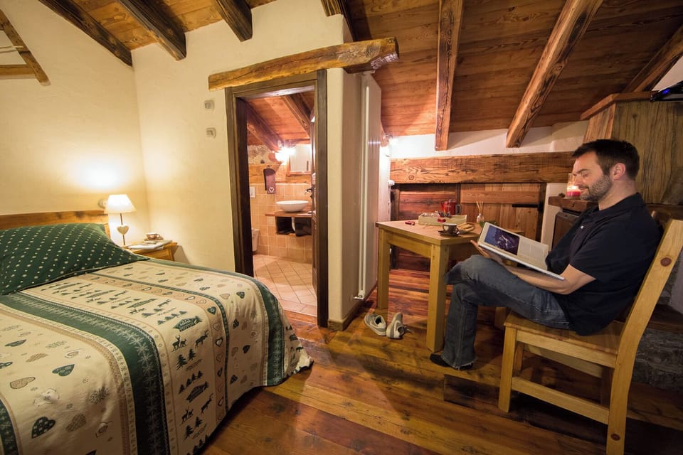 In-room safe, desk, free WiFi