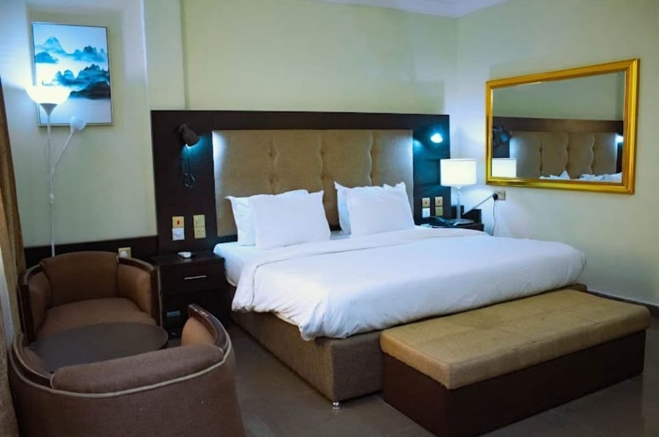 Deluxe Double Room, 1 Double Bed, Roll-in Shower, Garden View | Desk, free WiFi, bed sheets