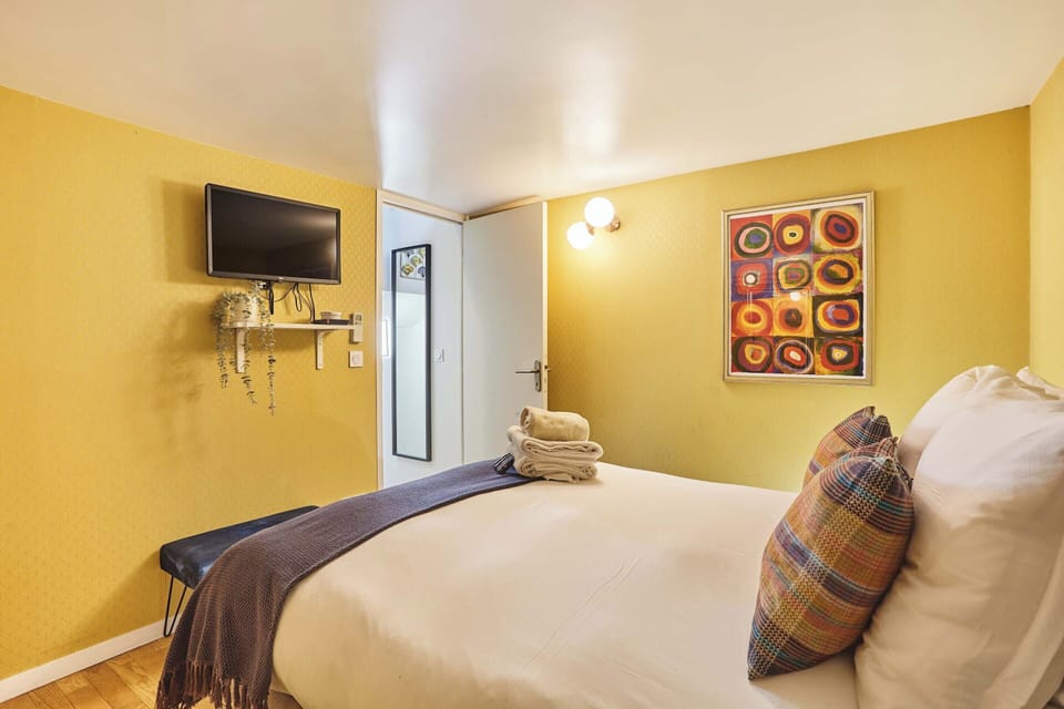 Apartment | 2 bedrooms, laptop workspace, iron/ironing board, bed sheets