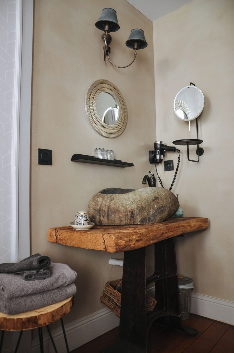 Standard Room, City View | Bathroom | Free toiletries, hair dryer, towels, toilet paper