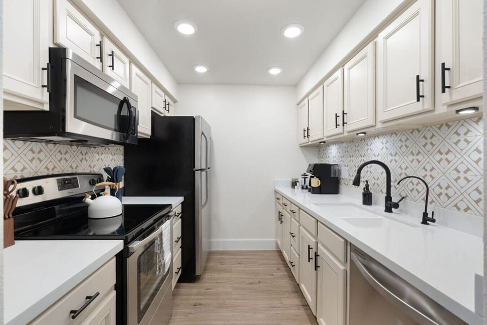 Fully-equipped kitchen for home-cooked meals or quick bites