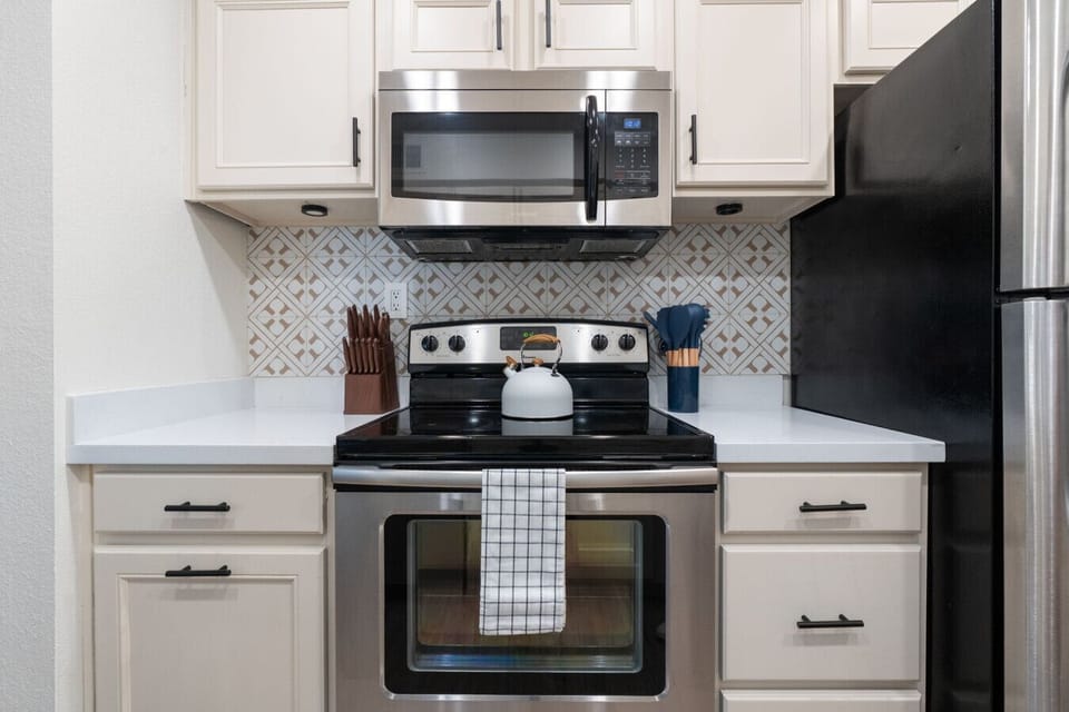 Fully equipped with stove, oven, microwave, and kettle.