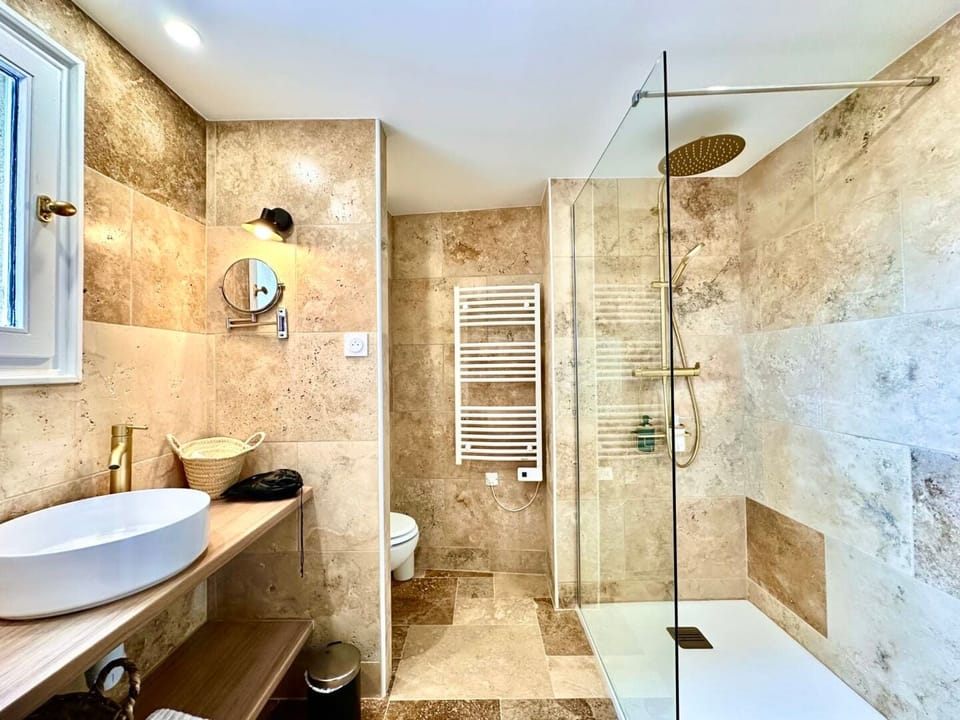 Comfort Room | Bathroom | Shower