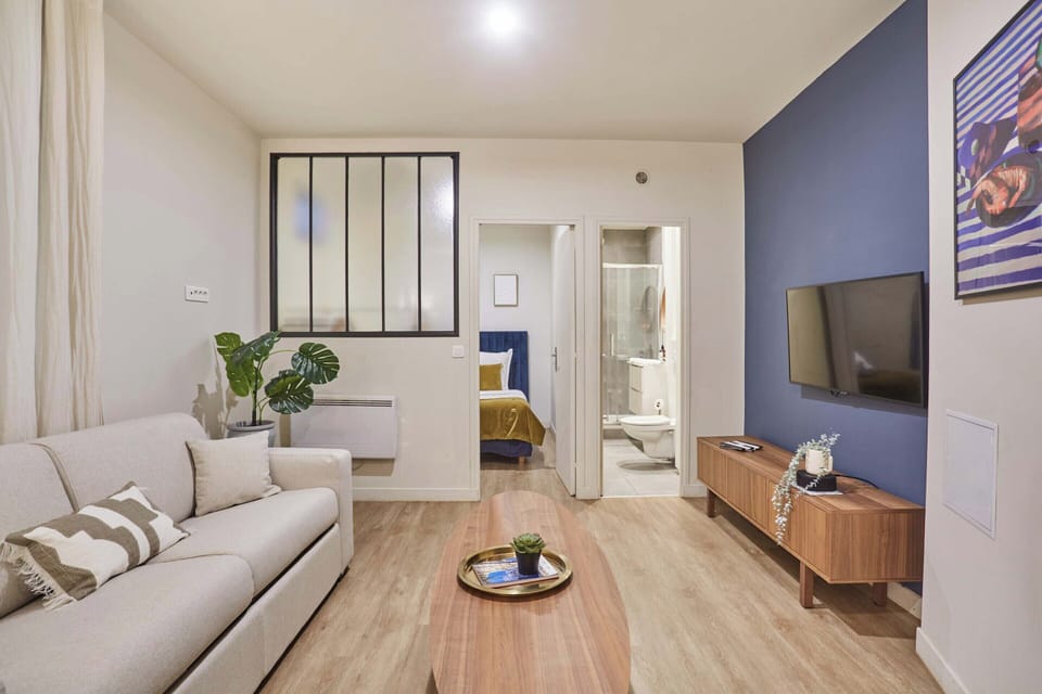 Apartment | 1 bedroom, laptop workspace, iron/ironing board, bed sheets