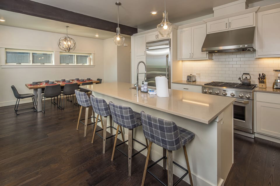 Kitchen Island with seating for 4 | main Level