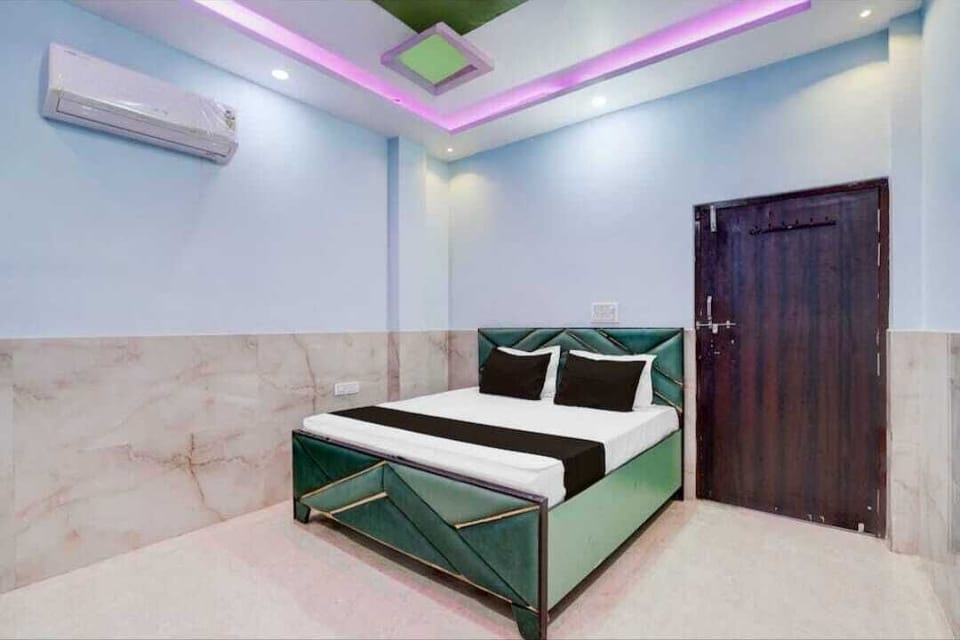 Deluxe Room | Rollaway beds, free WiFi, bed sheets