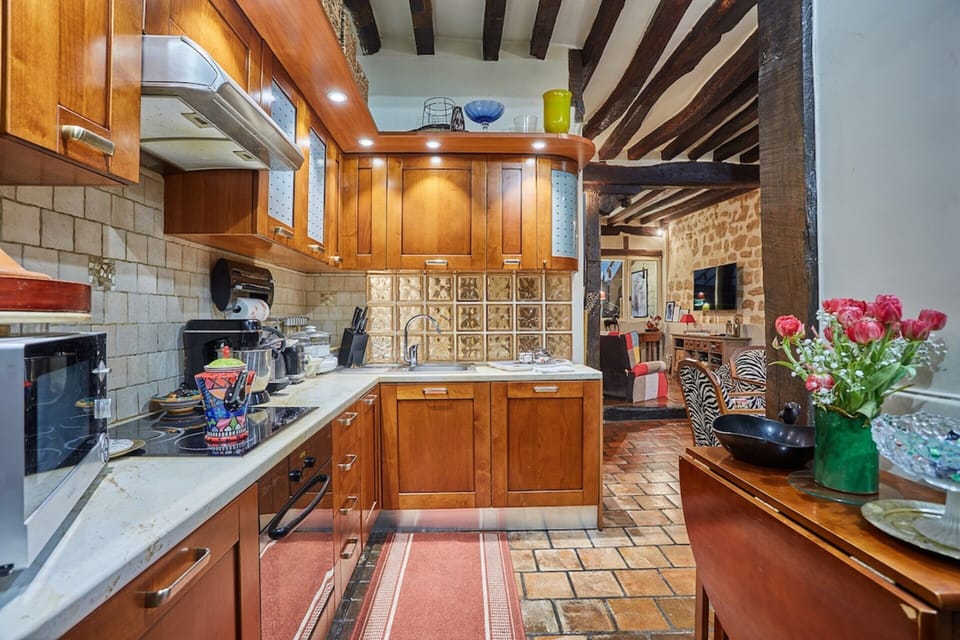 Apartment | Private kitchen | Cleaning supplies