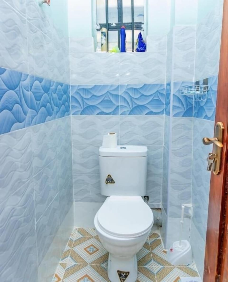 Classic Apartment | Bathroom | Shower, free toiletries, slippers, towels