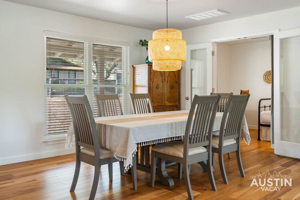 Take a seat. This space blends charm and chill like it’s hosting a dinner party daily.