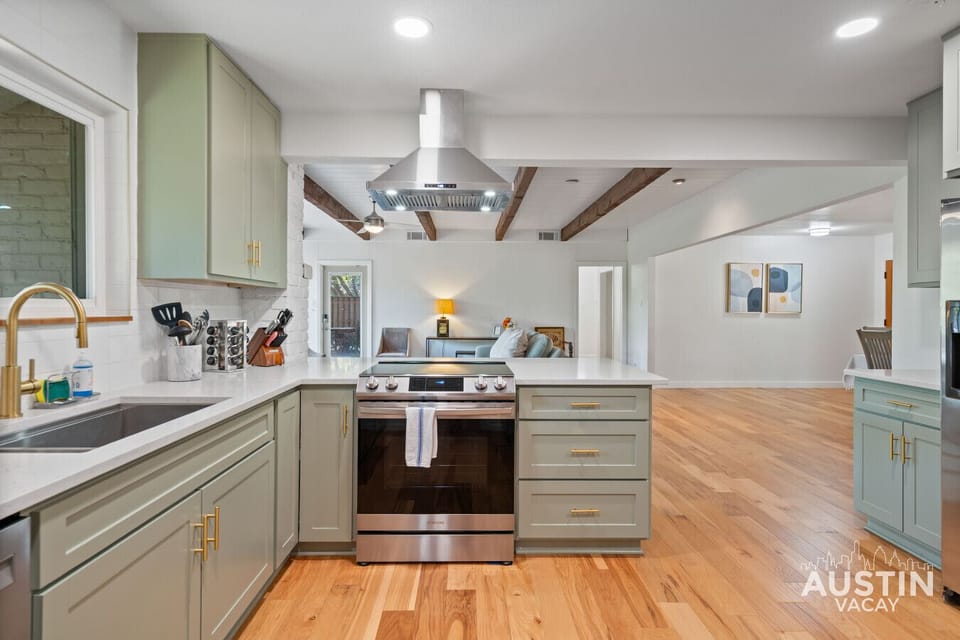 Cook, lounge, dine, repeat. This space multitasks harder than your favorite playlist.