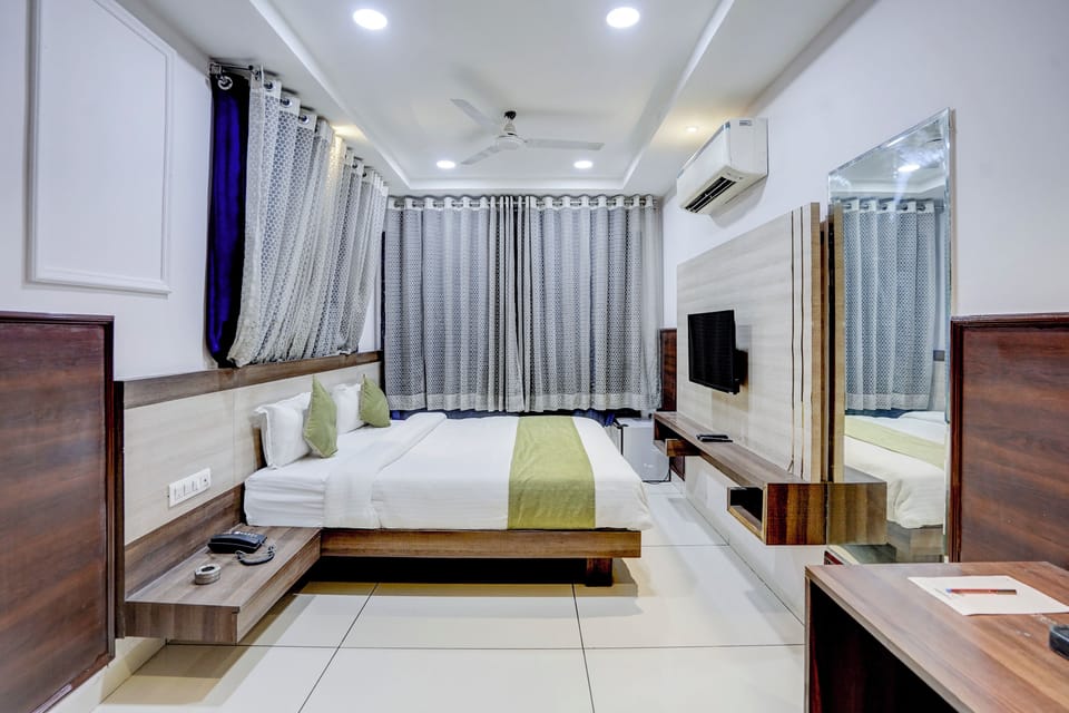 WiFi (free), bed sheets