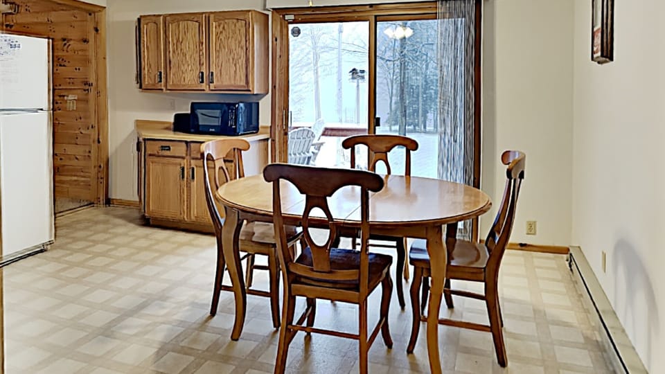 Dinning in the Kitchen