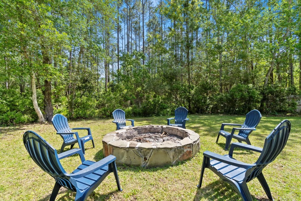 Make s’mores and memories by the outdoor firepit