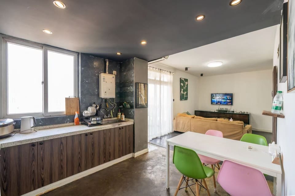 Economy Apartment | Private kitchenette | Paper towels