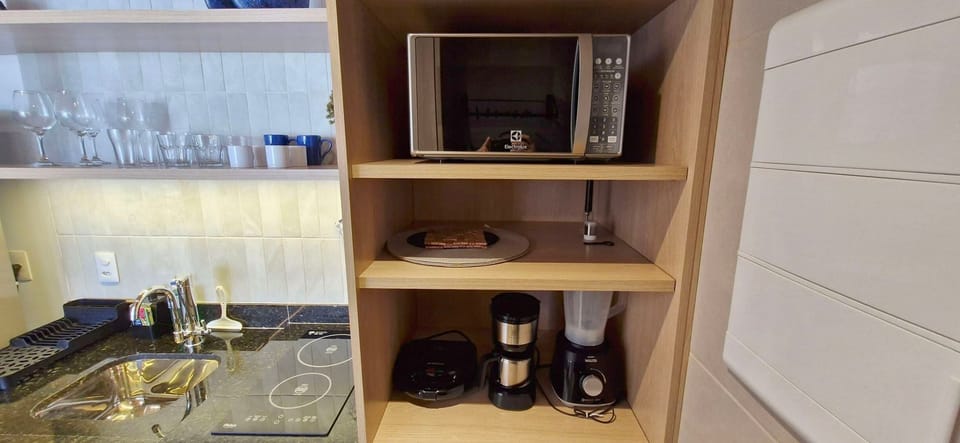 Basic Apartment | Private kitchen | Fridge, microwave, cookware/dishes/utensils